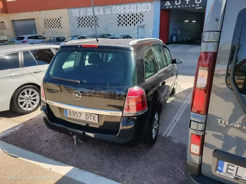 Usado Opel Zafira Cosmo 120 CV (88 kW) 2006 Negro Monovolumen