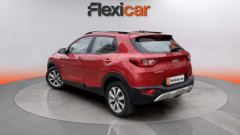 Usado Kia Stonic 84 HP (61 kW) 2023 Vermelho SUV