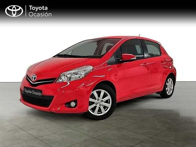 Usado Toyota Yaris Active 69 CV (50 kW) 2012 Rojo Utilitario