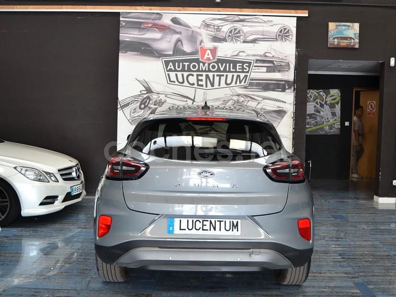 Usado Ford Puma Titanium 120 CV (88 kW) 2021 Gris / plata SUV