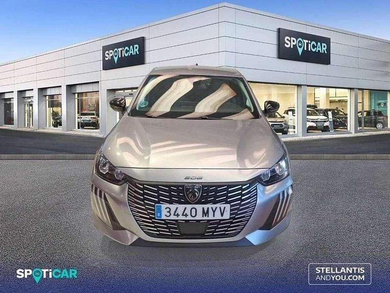 Usado Peugeot 208 Allure 101 CV (74 kW) 2025 Gris Utilitario