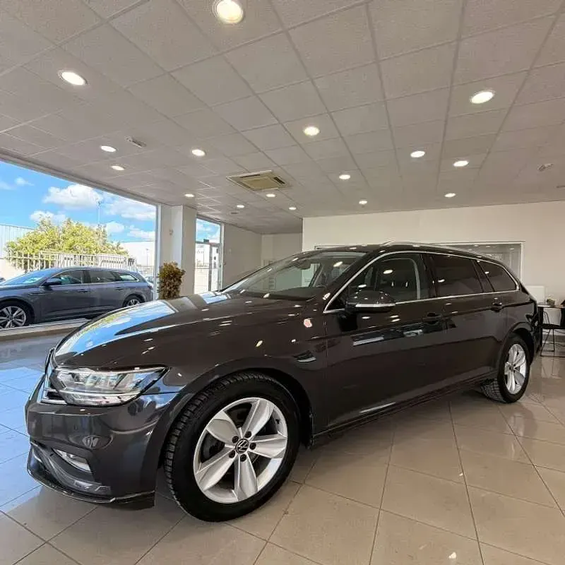Usado VW Passat Executive 150 CV (110 kW) 2020 Gris Familiar