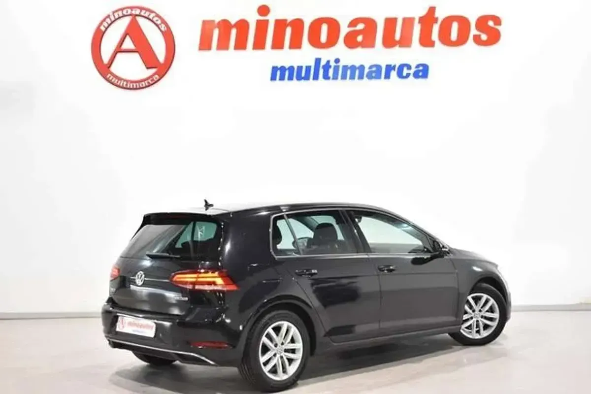 Usado VW Golf VII Sportline 131 CV (96 kW) 2019 Negro Utilitario