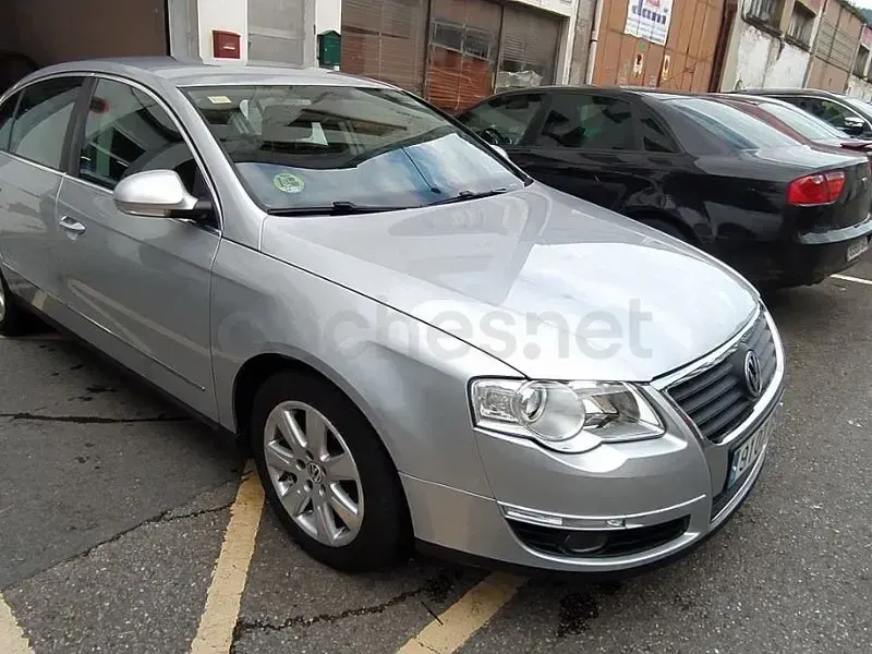 Usado VW Passat Sportline 140 CV (102 kW) 2005 Gris / plata Berlina