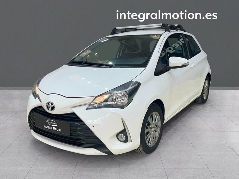 Blanco Usado 2019 Toyota Yaris Active Berlina | 11.400 € (Buen precio) - Imagen 1/4
