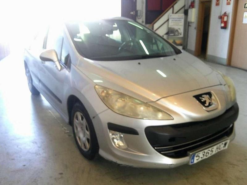 Usado Peugeot 308 Envy 92 CV (67 kW) 2011 Plateado Utilitario