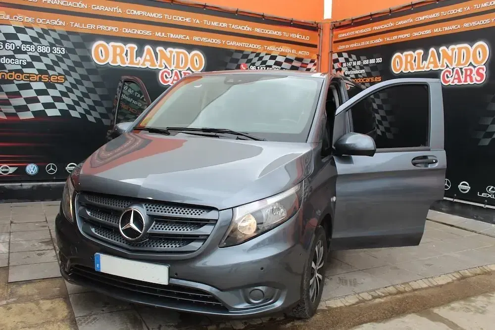 Usado Mercedes V220 163 CV (119 kW) 2018 Gris Monovolumen