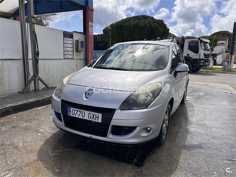 Usado Renault Scénic III 105 CV (77 kW) 2010 Gris / plata Monovolumen