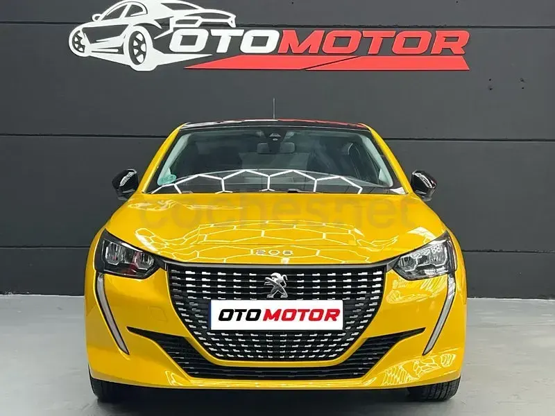 Usado Peugeot 208 Style 100 CV (73 kW) 2021 Amarillo Utilitario