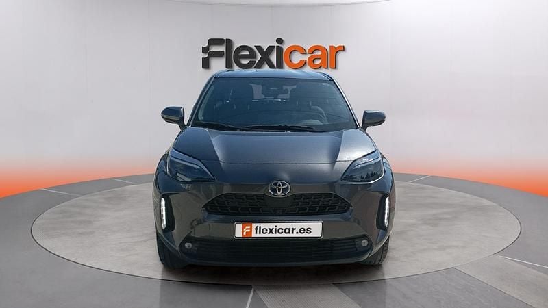 Käytetty Toyota Yaris Hybrid Active 116 HP (85 kW) 2023 Harmaa
