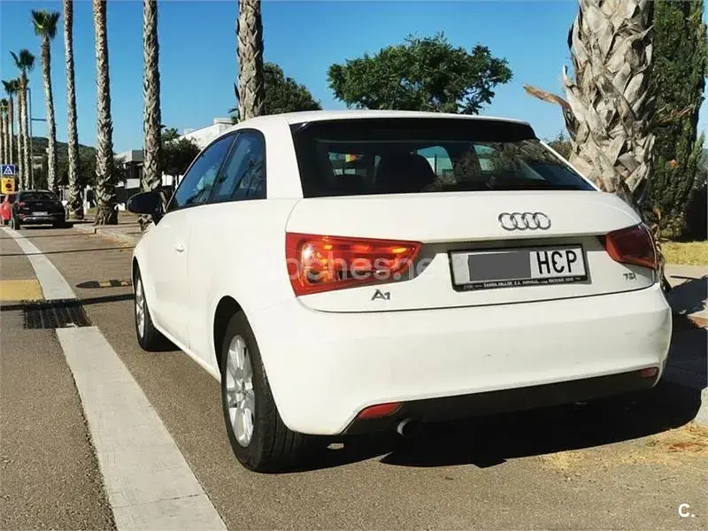 Usado Audi A1 Attraction 105 CV (77 kW) 2011 Blanco Utilitario