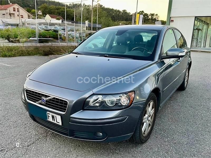 Gris / plata Usado 2008 Volvo S40 Momentum Berlina | 5900 € (Precio justo) - Imagen 1/4