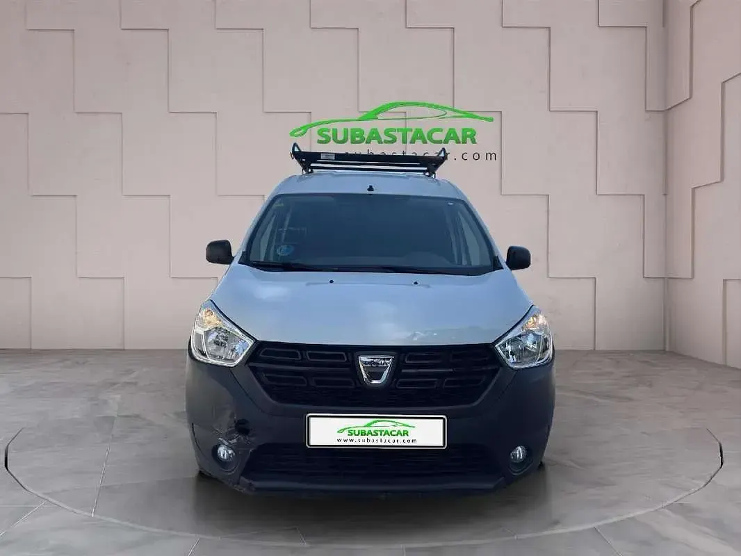 Usado Dacia Dokker Essentiel 102 CV (75 kW) 2019 Blanco Monovolumen
