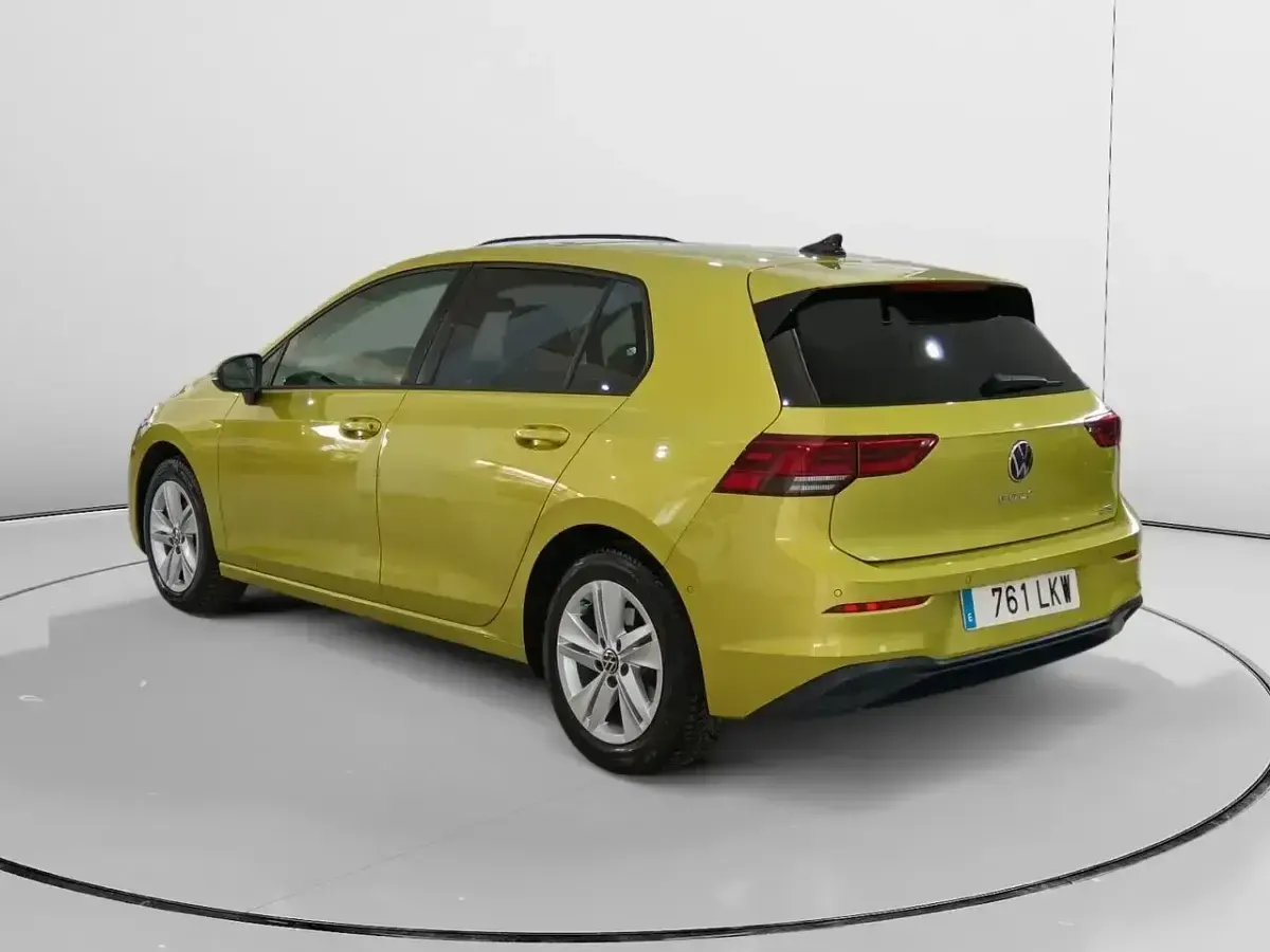Usado VW Golf VII Life 150 CV (110 kW) 2020 Amarillo