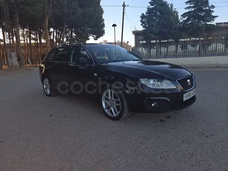 Usado Seat Exeo Sport 143 CV (105 kW) 2010 Negro Familiar