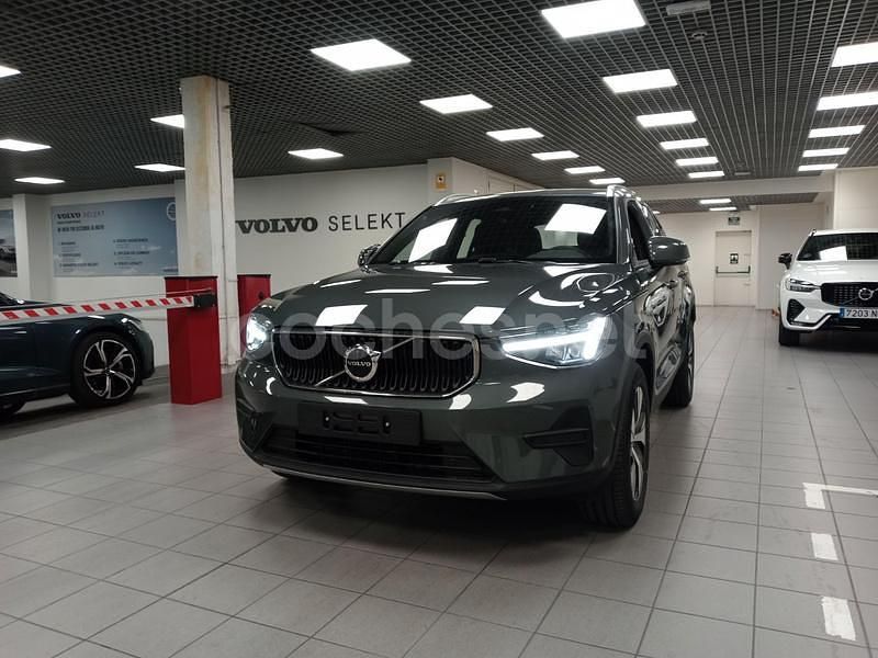 Verde Nuevo 2025 Volvo XC40 Core SUV | 37.900 € - Imagen 1/4