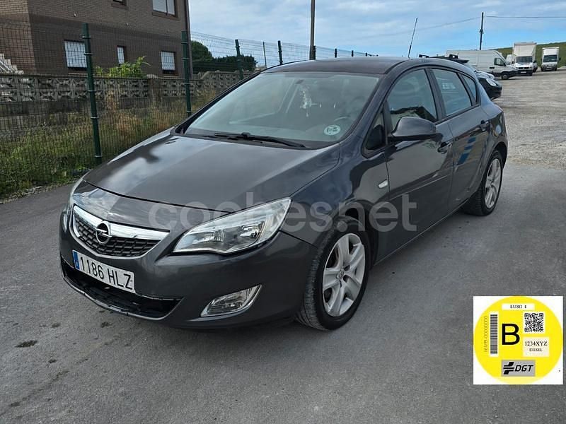 Negro Usado 2012 Opel Astra Sportive Berlina | 1999 € (Precio justo) - Imagen 1/4