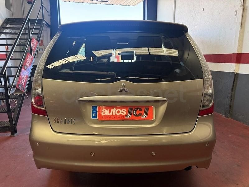 Usado Mitsubishi Grandis Intense+ 136 CV (100 kW) 2007 Beige Monovolumen