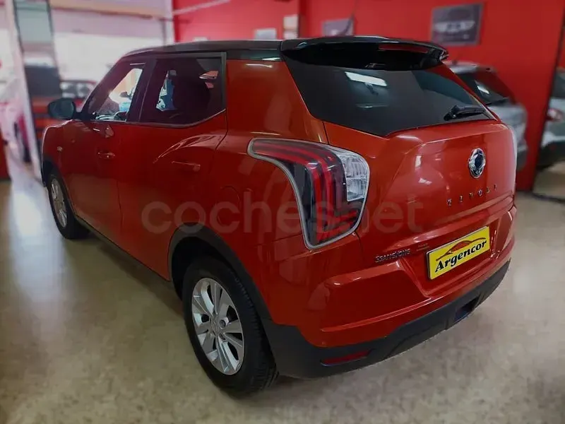 Usado SsangYong Tivoli Limited 163 CV (119 kW) 2020 Granate SUV