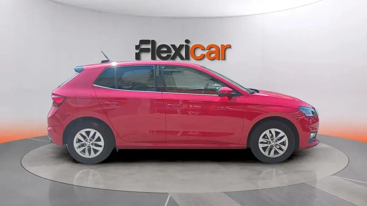 Usado Skoda Fabia Selection 95 CV (69 kW) 2024 Rojo Utilitario