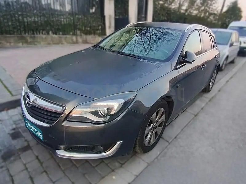 Usado Opel Insignia Selective 110 CV (80 kW) 2017 Gris / plata Familiar