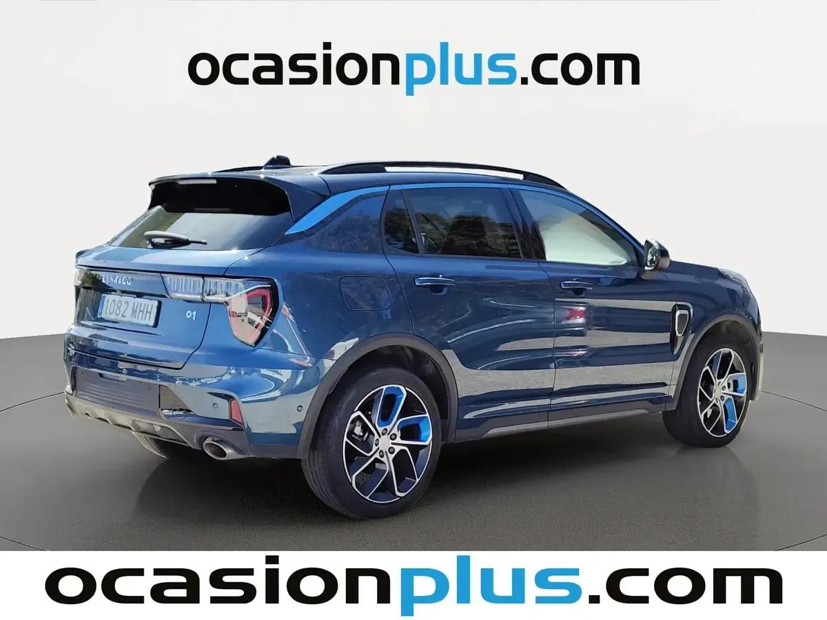 Begagnad Lynk & Co 01 261 HK (191 kW) 2023 Blå SUV