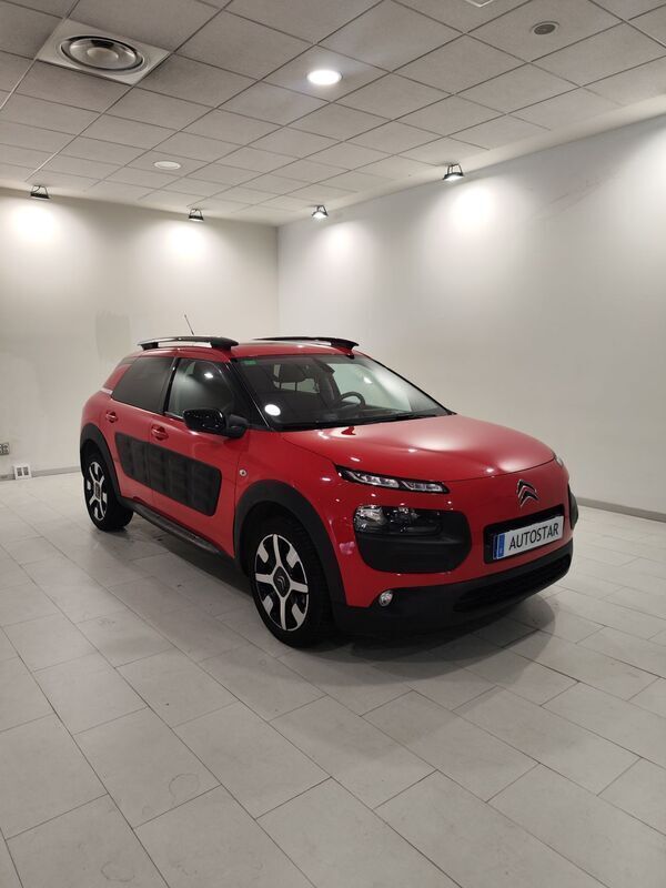 Rojo Usado 2016 Citroën C4 Cactus PureTech Utilitario | 10.500 € (Precio justo) - Imagen 1/4