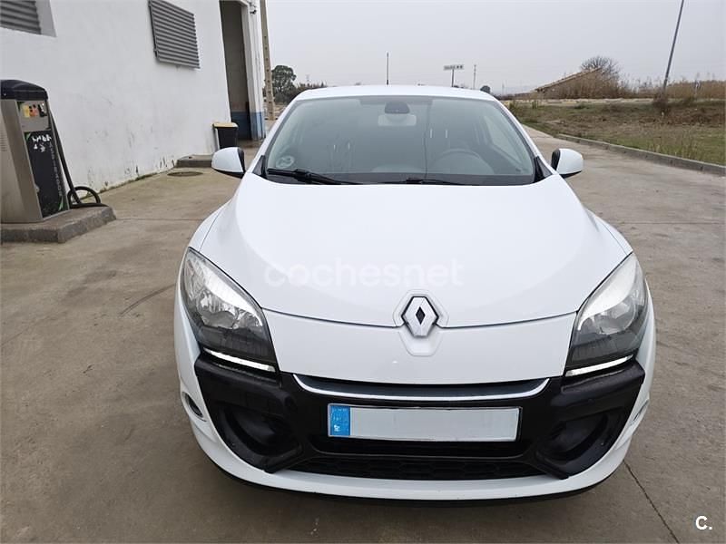 Usado Renault Mégane Dynamique 110 CV (80 kW) 2012 Blanco Berlina