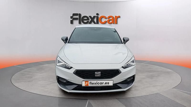 Usado Seat Leon FR 150 CV (110 kW) 2022 Blanco Familiar