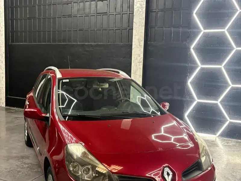 Usado Renault Clio Exception 105 CV (77 kW) 2010 Granate Familiar
