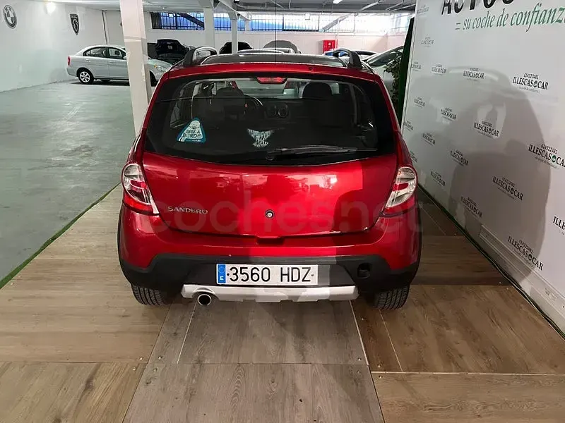 Usado Dacia Sandero Stepway 85 CV (62 kW) 2011 Granate Berlina