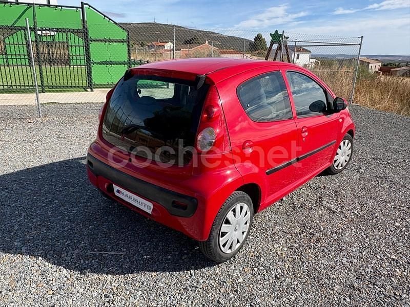 Usado Peugeot 107 68 CV (50 kW) 2007 Rojo Utilitario