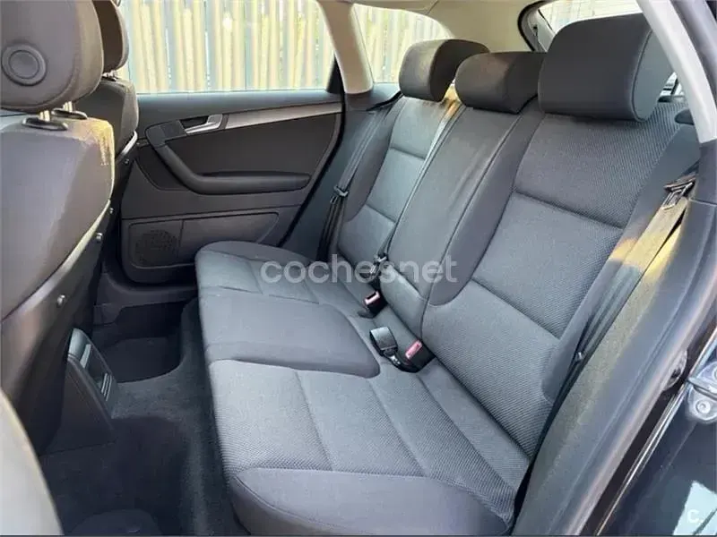 Usado Audi A3 Attraction 105 CV (77 kW) 2010 Gris / plata Utilitario
