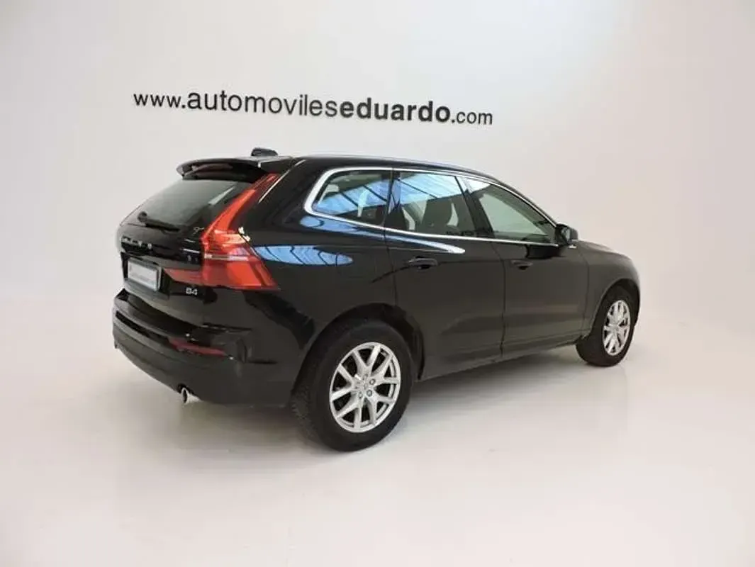 Usado Volvo XC60 Momentum 197 CV (144 kW) 2021 Negro SUV
