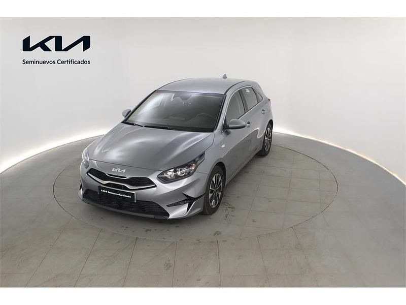 Usado Kia Ceed 100 CV (73 kW) 2025 Gris plata Utilitario