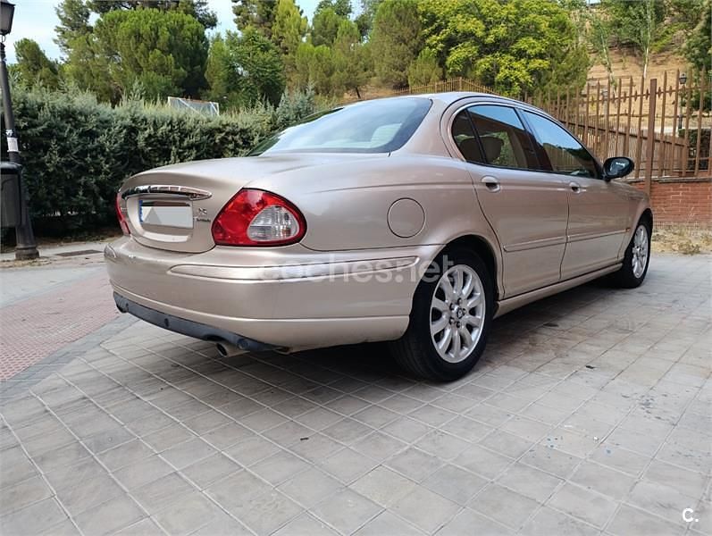 Gris / plata Usado 2004 Jaguar X-type Executive Familiar | 2500 € - Imagen 1/4