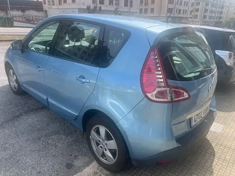 Usado Renault Scénic III Dynamique 105 CV (77 kW) 2010 Azul Monovolumen