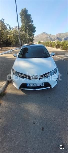 Usado Toyota Auris Active 124 CV (91 kW) 2014 Blanco Berlina