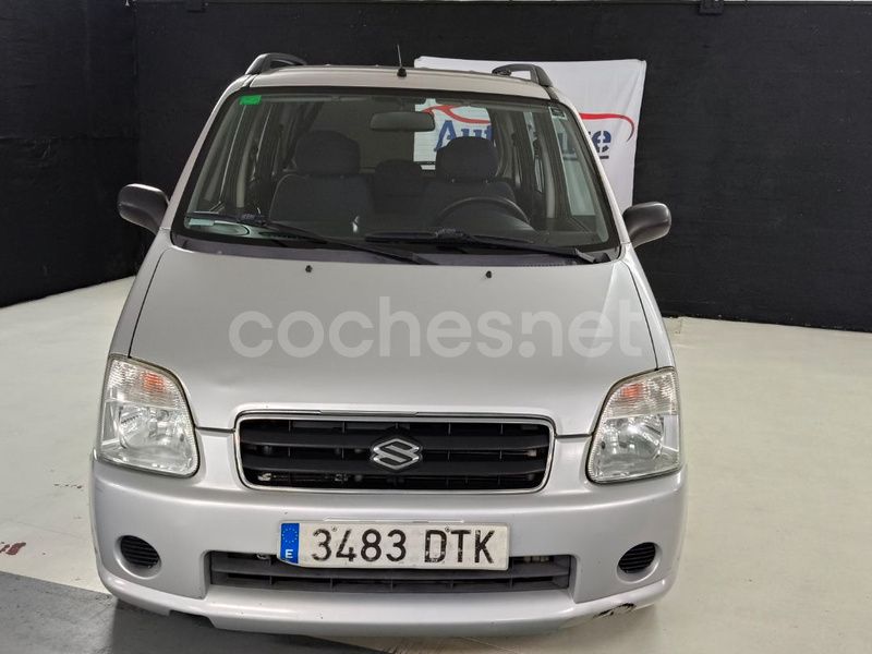 Gris / plata Usado 2005 Suzuki Wagon R+ Familiar | 2350 € - Imagen 1/4
