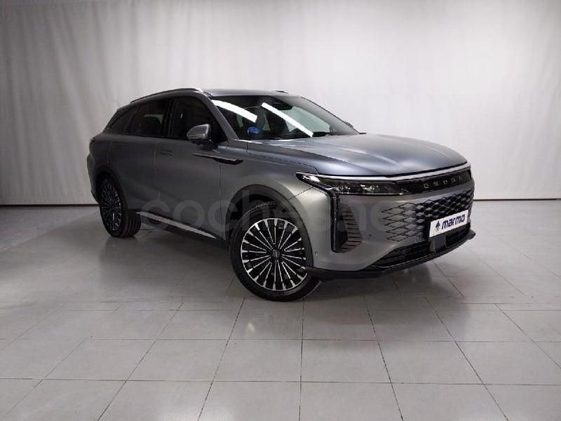 Usado Omoda 9 537 CV (394 kW) 2025 Gris / plata SUV