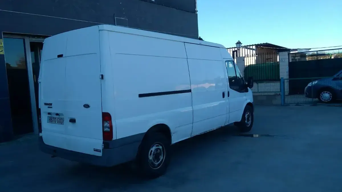 Usado Ford Transit 100 CV (73 kW) 2010 Blanco Van