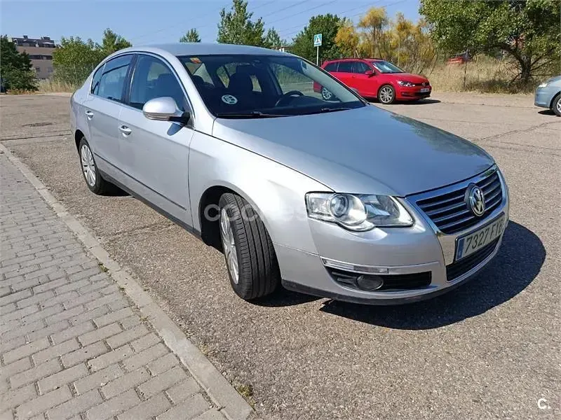 Usado VW Passat Trendline 140 CV (102 kW) 2007 Gris / plata Berlina
