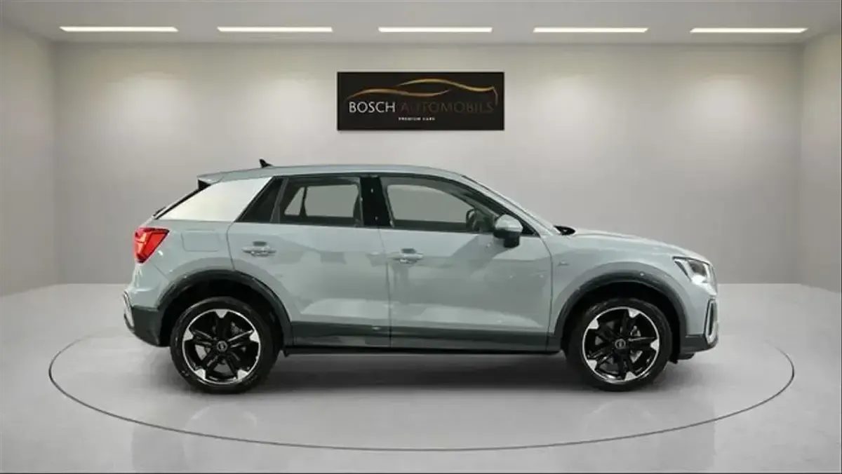 Usado Audi Q2 Black Edition 116 CV (85 kW) 2025 Gris / plata SUV
