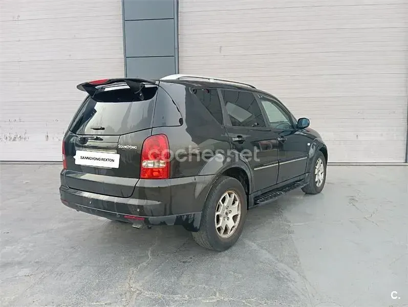 Usado SsangYong Rexton II 165 CV (121 kW) 2007 Negro SUV