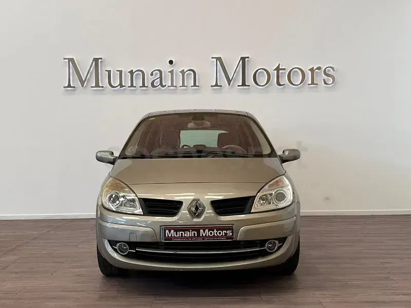 Usado Renault Scénic Dynamique 130 CV (95 kW) 2007 Gris / plata Monovolumen