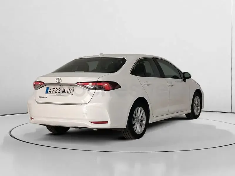 Usado Toyota Corolla Style 140 CV (102 kW) 2023 Blanco Berlina