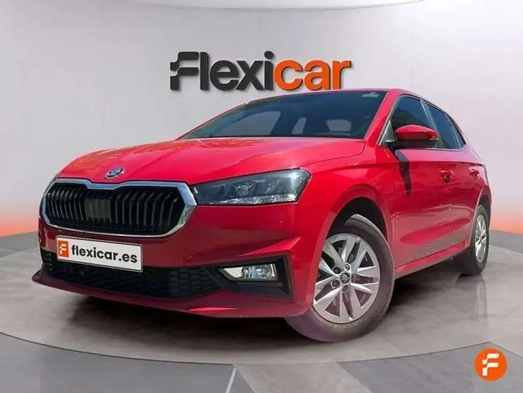 Usado Skoda Fabia Selection 116 CV (85 kW) 2025 Rojo Utilitario