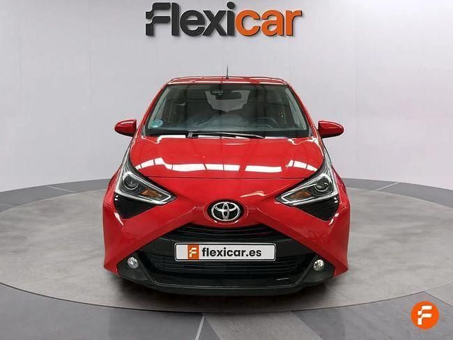 Usado Toyota Aygo x-style 72 CV (52 kW) 2021 Rojo Utilitario