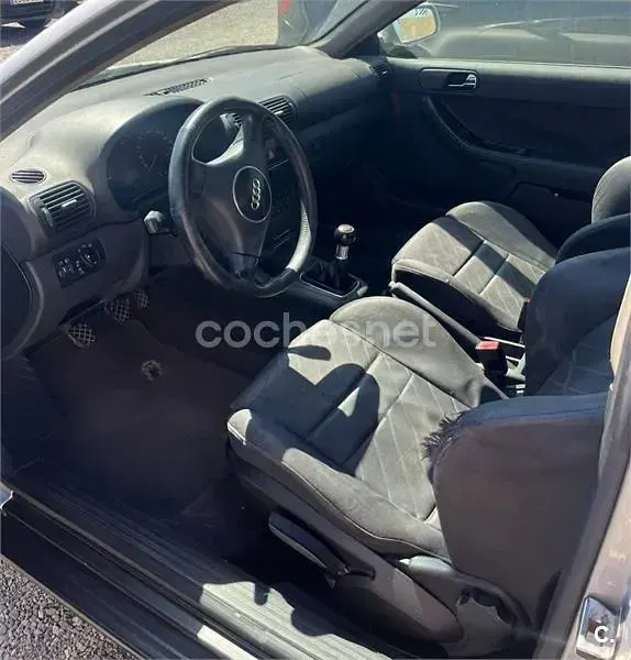 Usado Audi A3 Ambiente 110 CV (80 kW) 2001 Gris / plata Utilitario