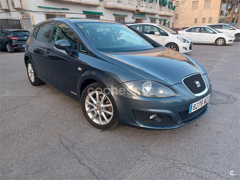 Gris / plata Usado 2012 Seat Leon Reference Berlina | 4900 € (Precio justo) - Imagen 1/4